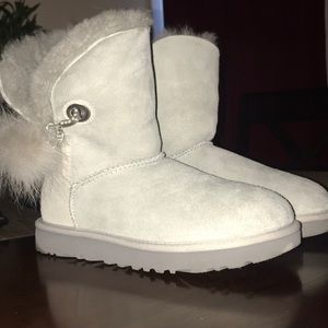 Uggs women iraina boots worn once